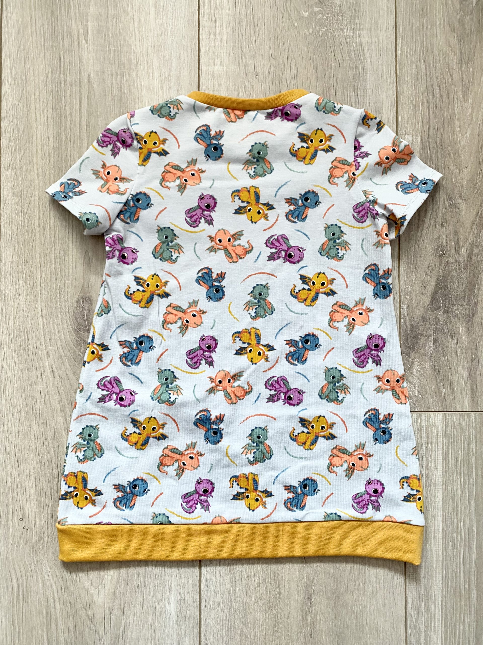 Robe manches courtes "Les dragons" - Moutarde – Image 4